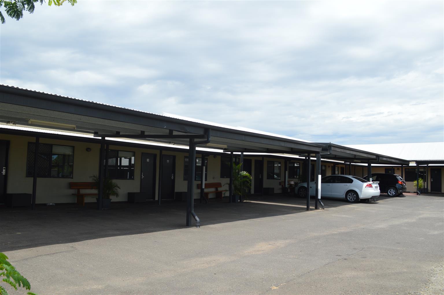Injune Motor Inn Ngoại thất bức ảnh